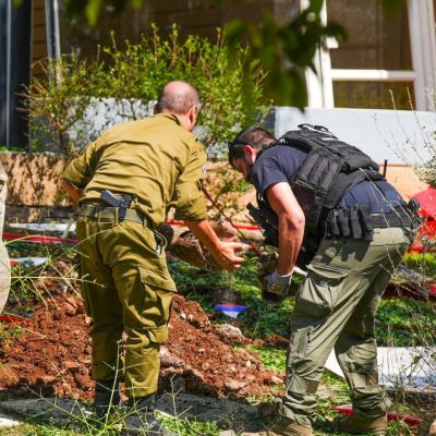 Missile hits Kiryat Shmona during early-morning Hezbollah barrage, local leaders demand answers