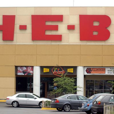 H-E-B, escalator company sued after 3-year-old girl loses fingers at Bellaire location