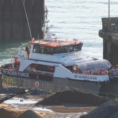 Hundreds of migrants cross Channel after break in bad weather