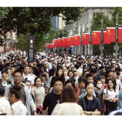 China Stocks Languish After Return From Holiday as Risks Abound