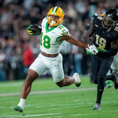 Tight end Kenyon Sadiq’s role continues to grow for No. 1 Oregon football