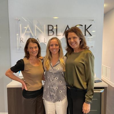 Commercial Real Estate Women Img