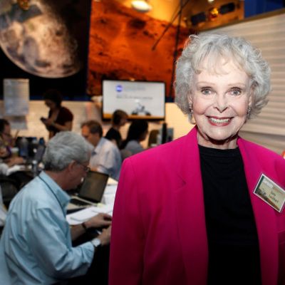 June Lockhart, actor in TV’s ‘Lassie’ and ‘Lost in Space,’ dies at 100