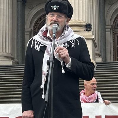 Julian Assange’s dad at Palestine rally amid new Middle East warnings