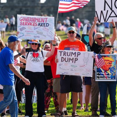 No Kings protest photos in Florida, crowds, signs, from Mar-a-Lago to Tallahassee
