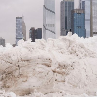 Huge snowstorm in the Northeast forces millions to stay home