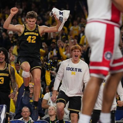 Michigan rolls to national title game with its latest double-digit March win, 91-73 over Arizona
