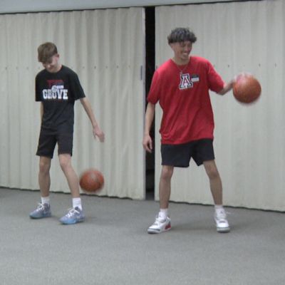 Walden Grove basketball team brings joy and support to those facing dementia