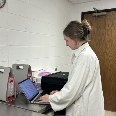 South Dakota State University undergraduate researcher looks at improving meat color stability with MagnaWave
