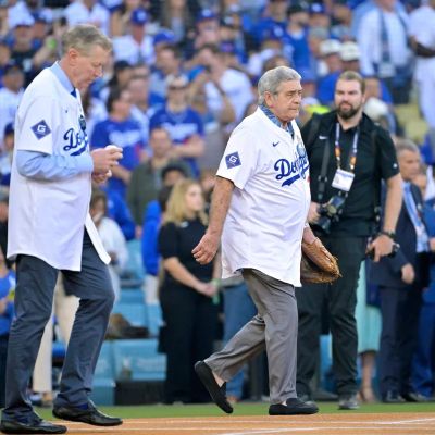 Dodgers honor Fernando Valenzuela in poignant ceremony before Game 1 of World Series