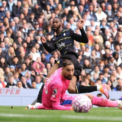 Everton boss David Moyes calls on misfiring Beto to step up after Man City defeat