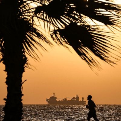 Iran targets Bahrain and Kuwait after renewed US strikes