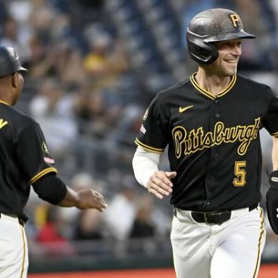 Brandon Lowe delivers record-setting swing with 2-run homer to push Pirates past Royals