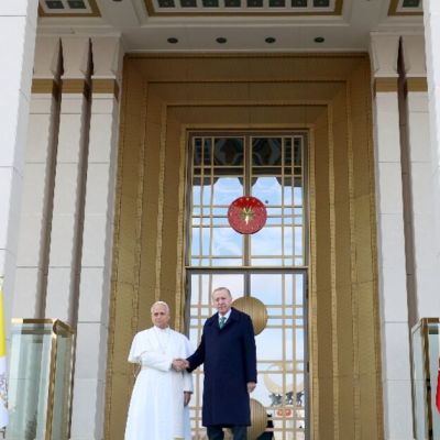 Pope urges Turkey to embrace mediator role on first overseas trip