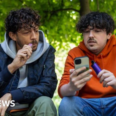 Nicotine vapes best chance to quit smoking, major review finds