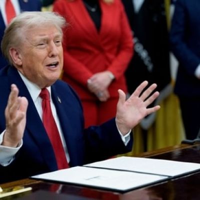 Trump warns UK against striking business deals with China after Starmer trip