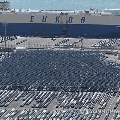 (LEAD) Hyundai Motor Q3 net falls 20.5 pct on U.S. tariffs | Yonhap News Agency