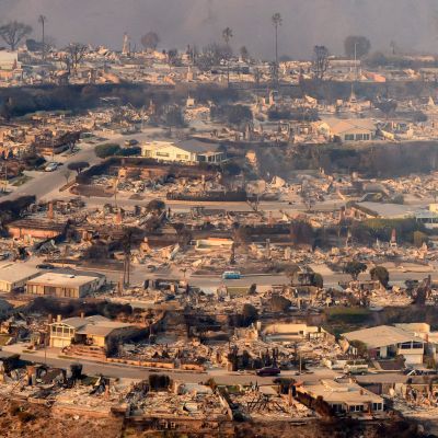 Los Angeles wildfires rage on as National Guard called in