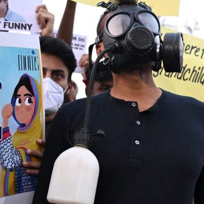 Delhi air pollution protest turns violent: 15 arrested after pepper-spraying on-duty cops