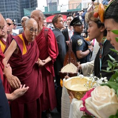 Tibetan spiritual leader Dalai Lama arrives in New York for knee surgery