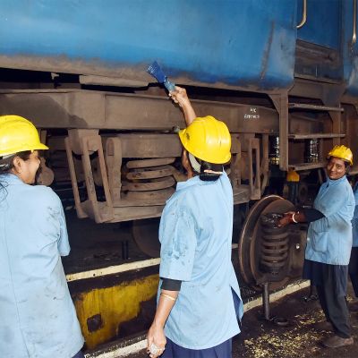 Delhi govt allows women to work night shifts in shops and commercial establishments; safety measures made mandatory
