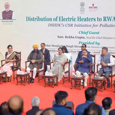 Delhi govt distributes electric heaters to RWAs to curb winter pollution