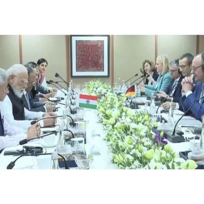 World News | PM Modi Holds Delegation-level Talks with German Chancellor Merz in Gandhinagar | LatestLY