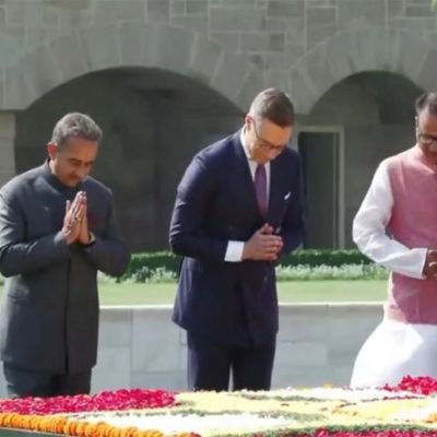 World News | Finnish President Alexander Stubb Pays Tribute to Mahatma Gandhi at Rajghat | LatestLY