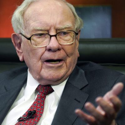 Buffett’s Berkshire bribery battle with billionaire Haslam family set for trial after January