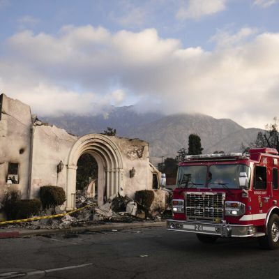 LA fires: More evacuation orders lifted as winds remain calm