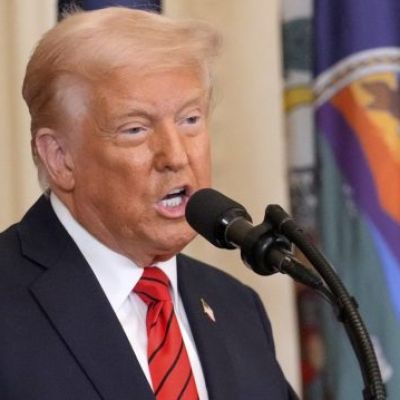 Trump tells conservative budget holdouts to ‘stop grandstanding’