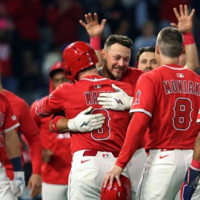 Angels rally past Dodgers as both teams navigate missing shortstops