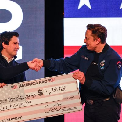 Musk hands $1m cheques to voters in Wisconsin judicial race