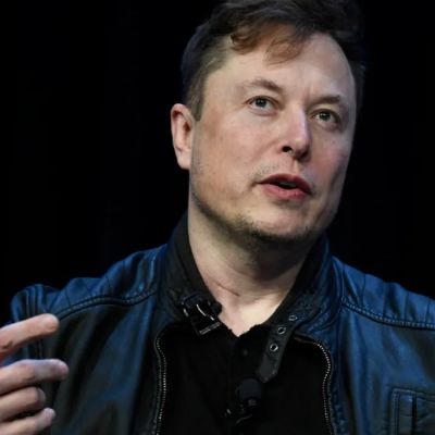 Zelensky bestows Musk with award for Starlink access