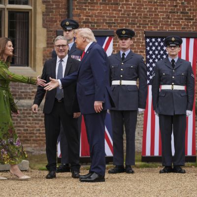 Trump travels to Chequers for bilateral meetings with Starmer