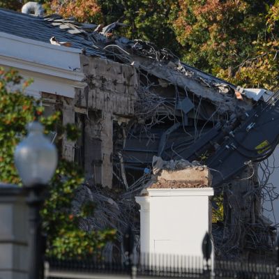 Demo crews tear into East Wing of White House for ballroom construction