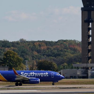Hundreds of US flights cancelled as regulator orders cuts to air traffic