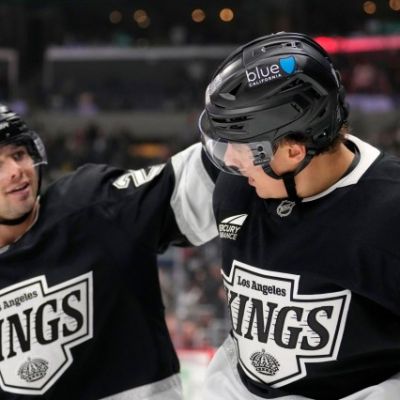 Kings beat slumping Rangers to snap 4-game skid