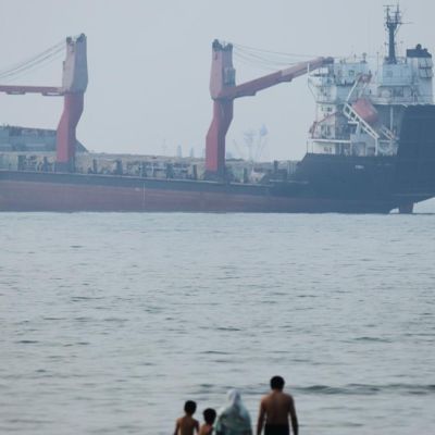 US launches new wave of strikes against Iran as both vie for Strait of Hormuz