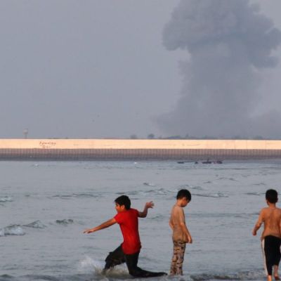 U.S. and Iran both say they control the Strait of Hormuz amid attacks that threaten return to all-out war and global economic upheaval