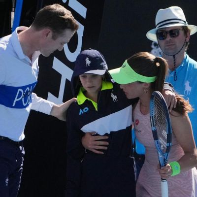 Australian Open 2026: Ball girl collapses due to heat as players rush to help