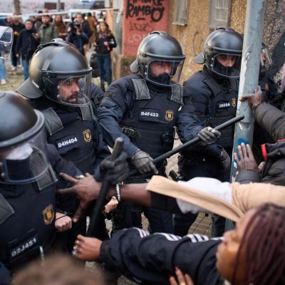 Spanish police evict hundreds of migrants from squat deemed unsafe