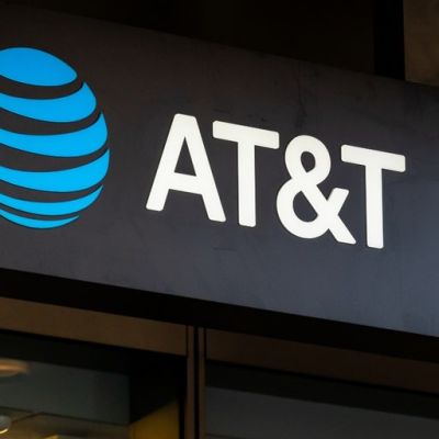 AT&T leans on bundled plans to beat estimates for subscriber additions