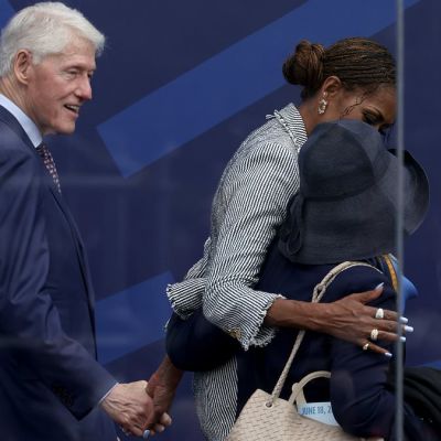 Bill Clinton and Michelle Obama Share a Warm Public Moment – Internewscast Journal