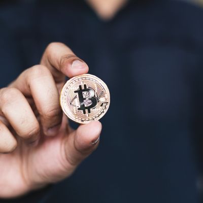Bitcoin Active Addresses Slide As ETF Era Rewires Market Participation  —  Here’s Why