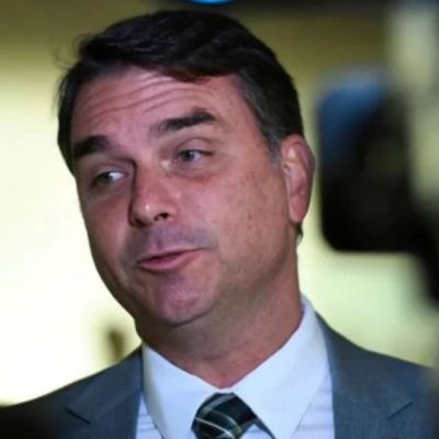 Who Aided Flávio Bolsonaro's Escape? Reports of Police Escort in Argentina as Trump Opens Doors to the U.S.