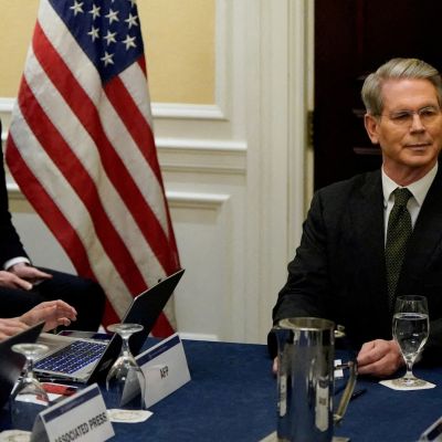 US rules out setting currency targets in trade talks with Japan