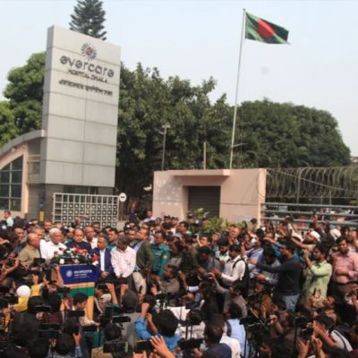 UK doctor Richard Beale at Evercare Hospital to assess Khaleda’s treatment