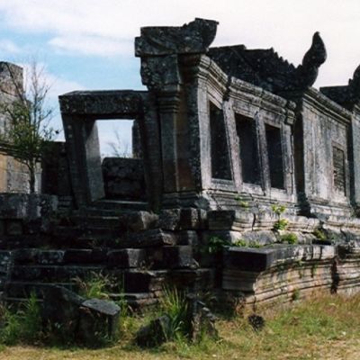 Thailand-Cambodia fighting resumes, prompting air strikes and mass evacuations