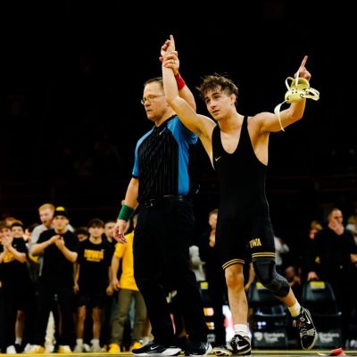Iowa completes Senior Night comeback, beats #10 Michigan, 19-17